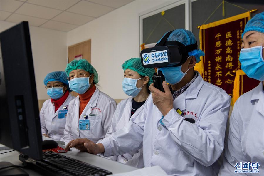 （聚焦疫情防控）（2）云南昆明：5G+VR隔离探视系统投入应用