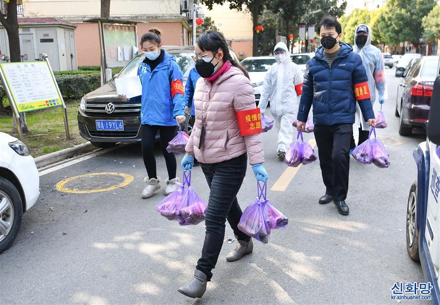 （习近平致敬的战“疫”英雄·志愿者篇·图文互动）（6）他们，微光成炬照征程