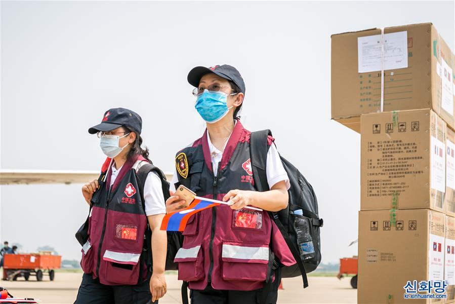 （国际疫情）（5）中国抗疫医疗专家组抵达老挝