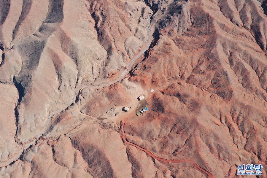 （图片故事）（15）戈壁深处上网课