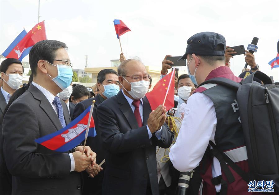 （新华全媒头条·图文互动）（12）书写共建人类命运共同体的战“疫”篇章——记习近平主席推动新冠肺炎疫情防控国际合作　　