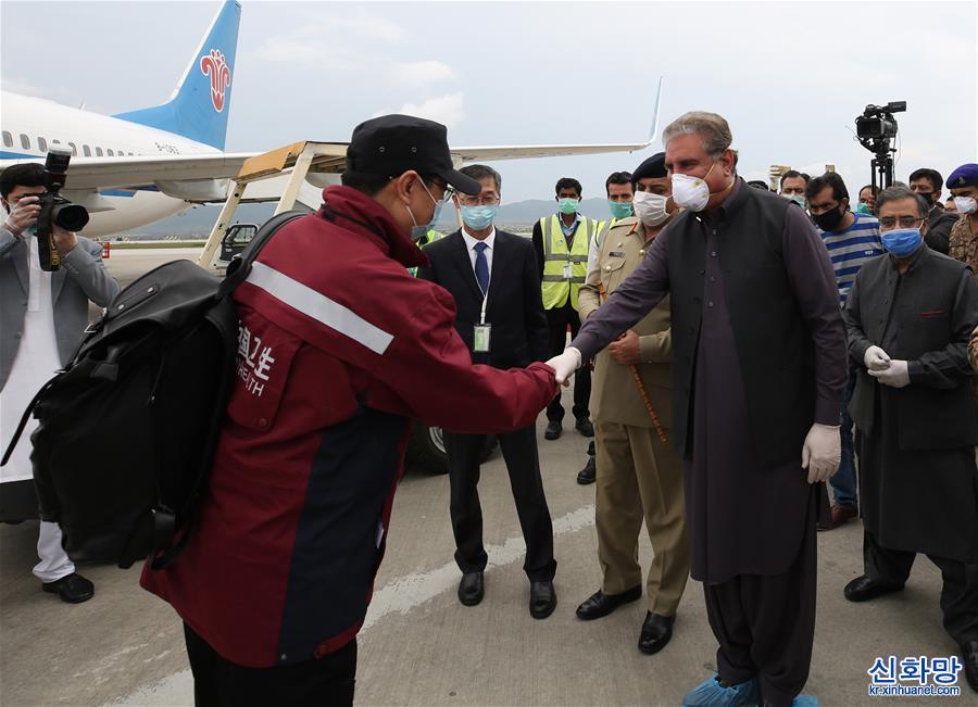 （新华全媒头条·图文互动）（13）书写共建人类命运共同体的战“疫”篇章——记习近平主席推动新冠肺炎疫情防控国际合作　　