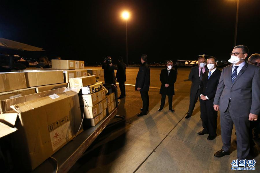 （国际）（1）中国新一批医疗援助物资运抵阿尔及利亚