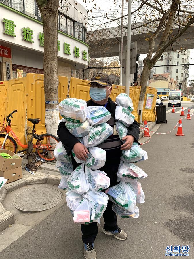 （新华全媒头条·图文互动）（11）上下同心，守望相助——中国抗疫众志成城的生动实践