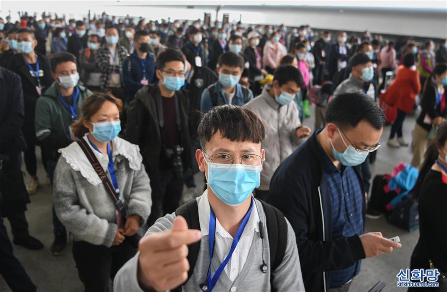 （新华全媒头条·图文互动）（15）上下同心，守望相助——中国抗疫众志成城的生动实践