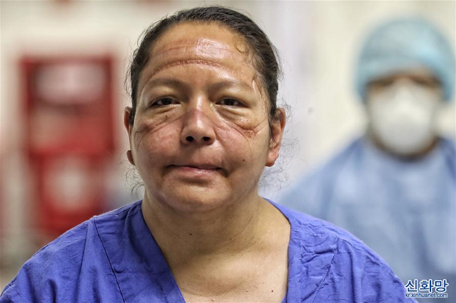 （国际疫情）（1）墨西哥：面罩下的抗疫护士