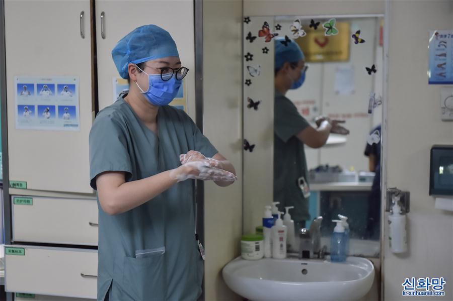 （聚焦疫情防控）（1）北京：抗疫一线护士的一天