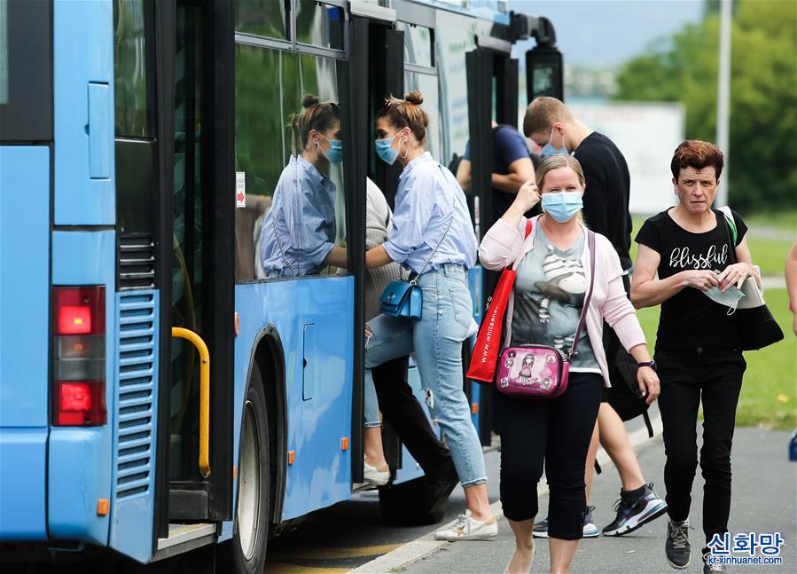 （国际疫情）（1）克罗地亚：乘坐公交 必戴口罩