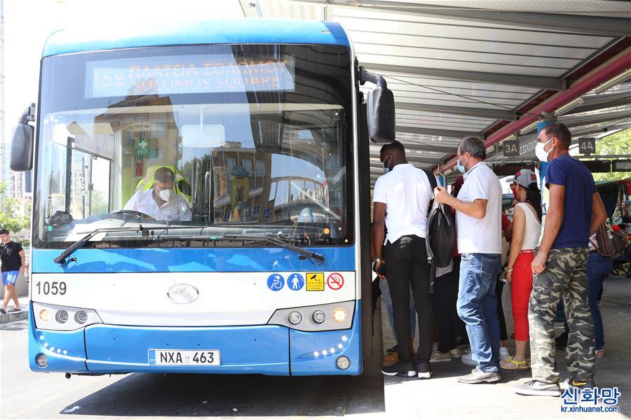 （国际疫情）（1）来自中国的155辆“抗疫客车”投入塞浦路斯公交系统