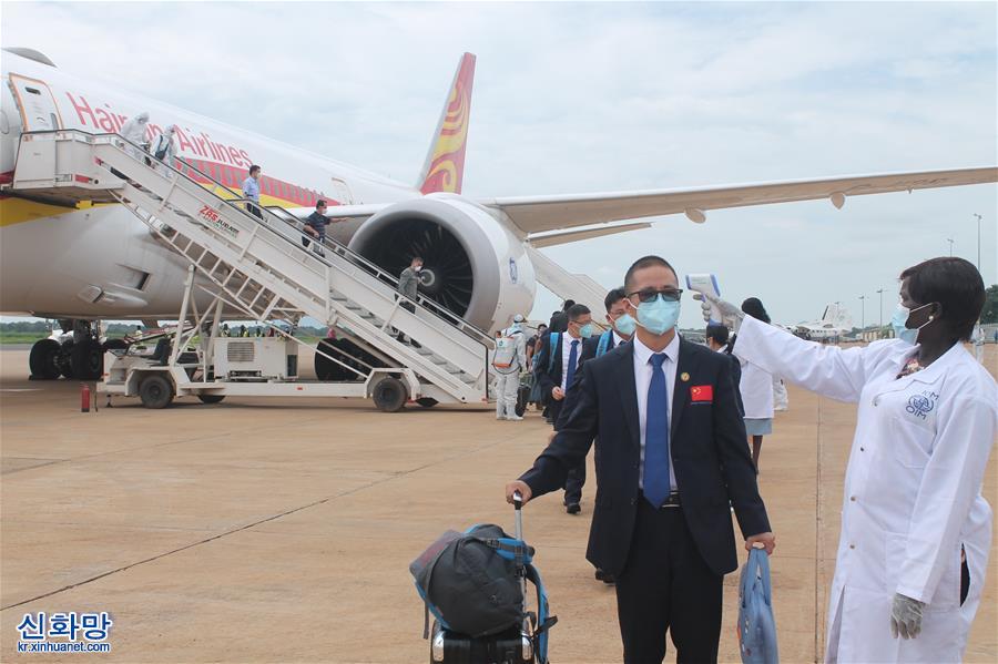 （国际疫情·图文互动）（1）中国抗疫医疗专家组抵达南苏丹