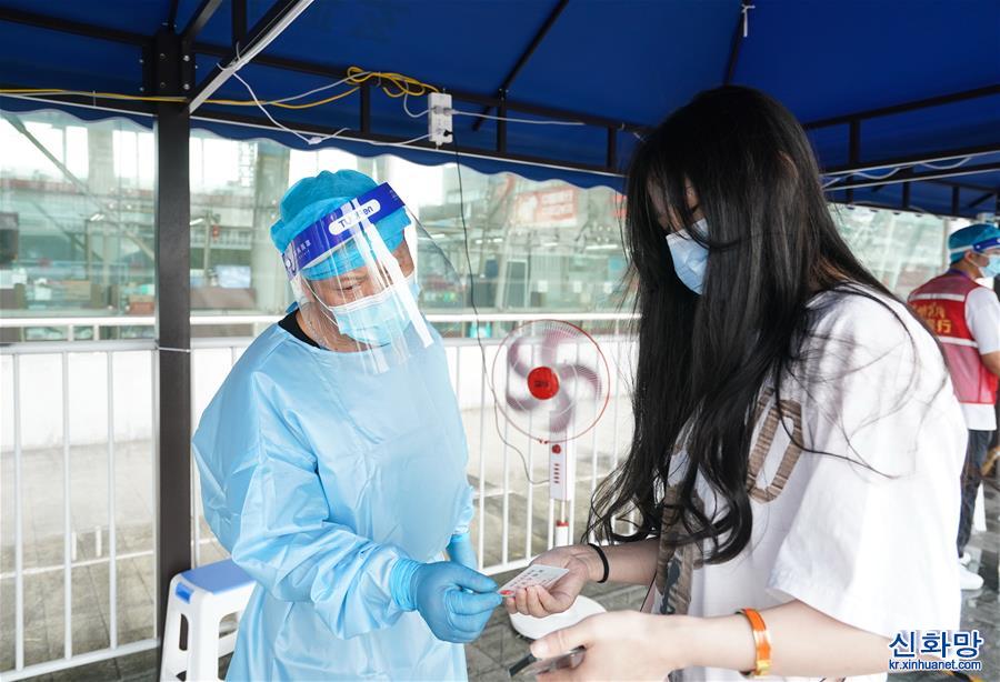 （聚焦疫情防控）（2）离南京人员不再查验核酸检测证明