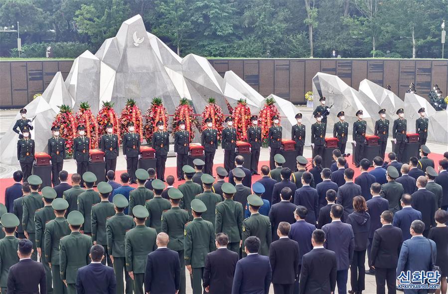 （新华视界）（1）第八批在韩中国人民志愿军烈士遗骸安葬仪式在沈阳举行