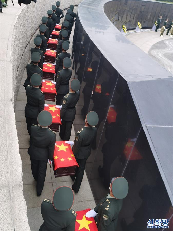 （社会）（2）第八批在韩中国人民志愿军烈士遗骸安葬仪式在沈阳举行