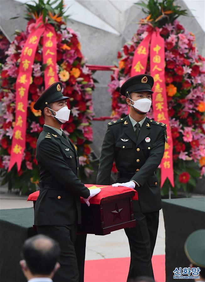 （新华视界）（5）第八批在韩中国人民志愿军烈士遗骸安葬仪式在沈阳举行