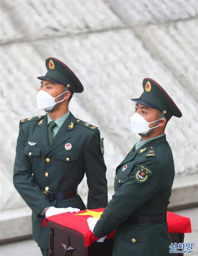 （新华视界）（6）第八批在韩中国人民志愿军烈士遗骸安葬仪式在沈阳举行