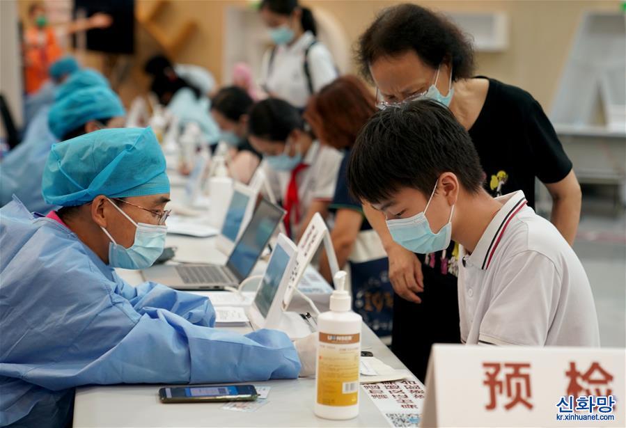 （社会）（1）上海全面开展12-14岁人群新冠疫苗接种工作