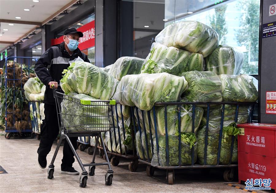 （社会）（1）北京超市：冬储菜上市销售忙