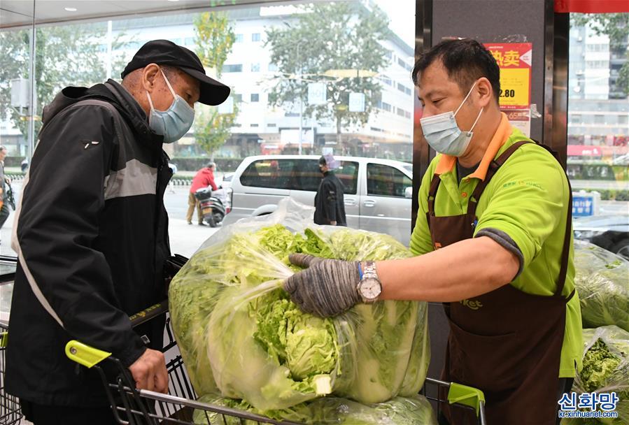 （社会）（6）北京超市：冬储菜上市销售忙