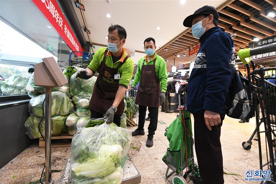 （社会）（5）北京超市：冬储菜上市销售忙