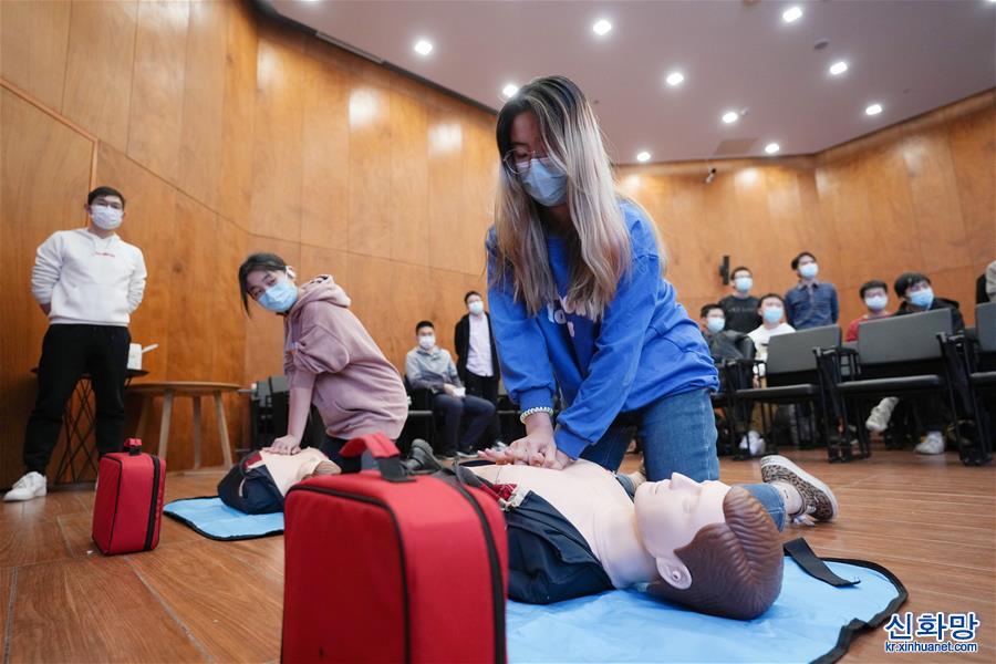 （走近冬奥）（7）清华大学举办冬奥志愿者急救技能培训