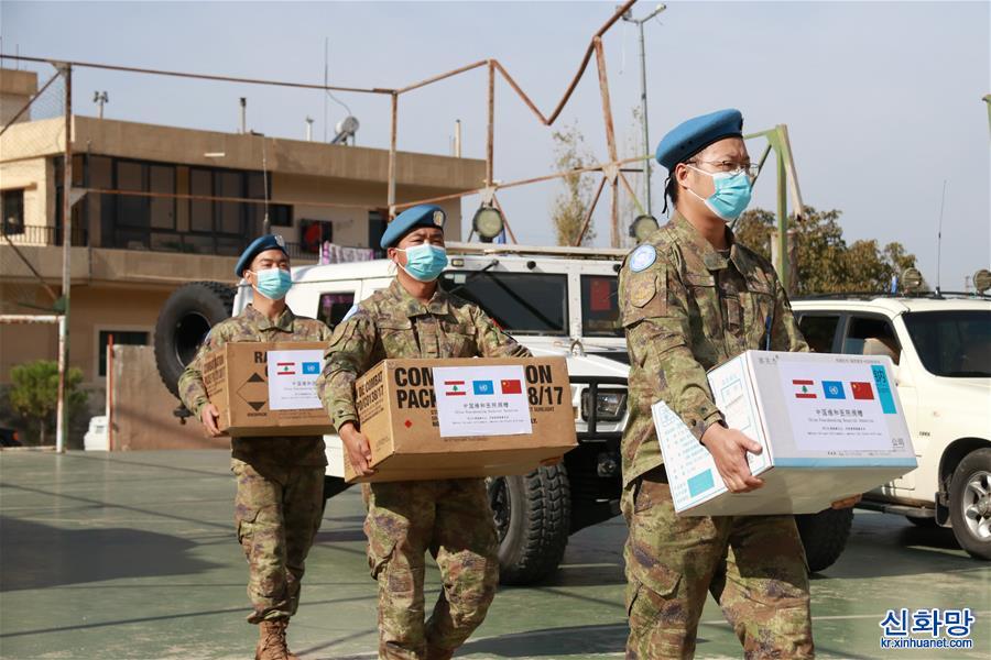 （国际）（1）中国维和医疗分队向黎巴嫩村庄捐赠药品