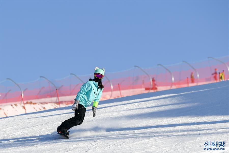 （走近冬奥）（9）全民健身——呼和浩特：乐享滑雪度假期