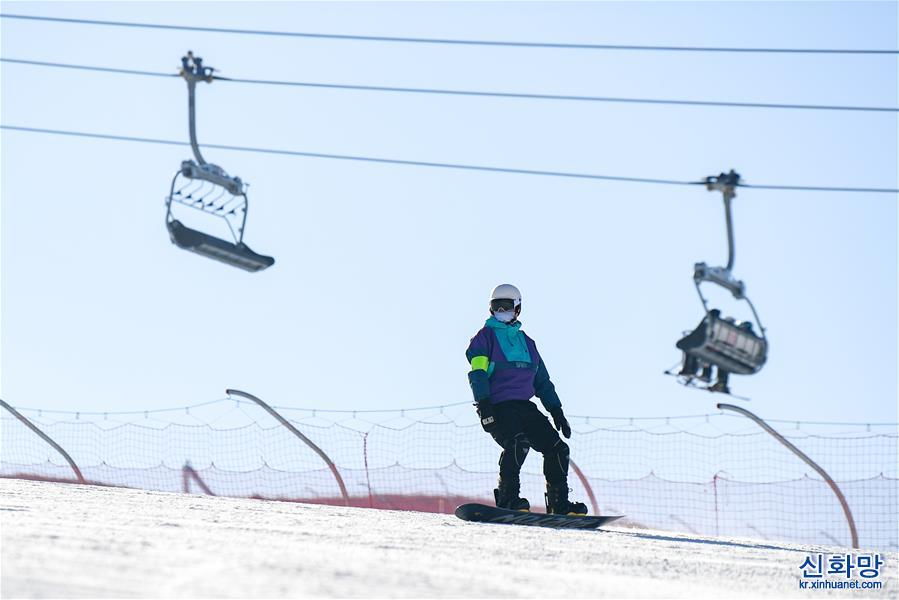 （走近冬奥）（12）全民健身——呼和浩特：乐享滑雪度假期