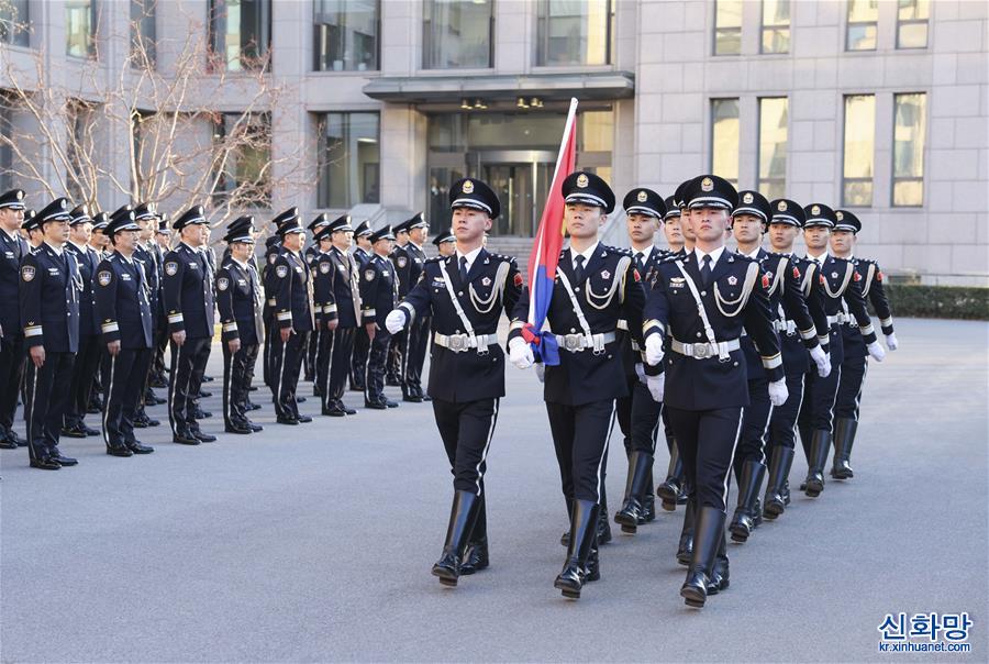 （社会）（1）公安部举行升警旗仪式庆祝中国人民警察节