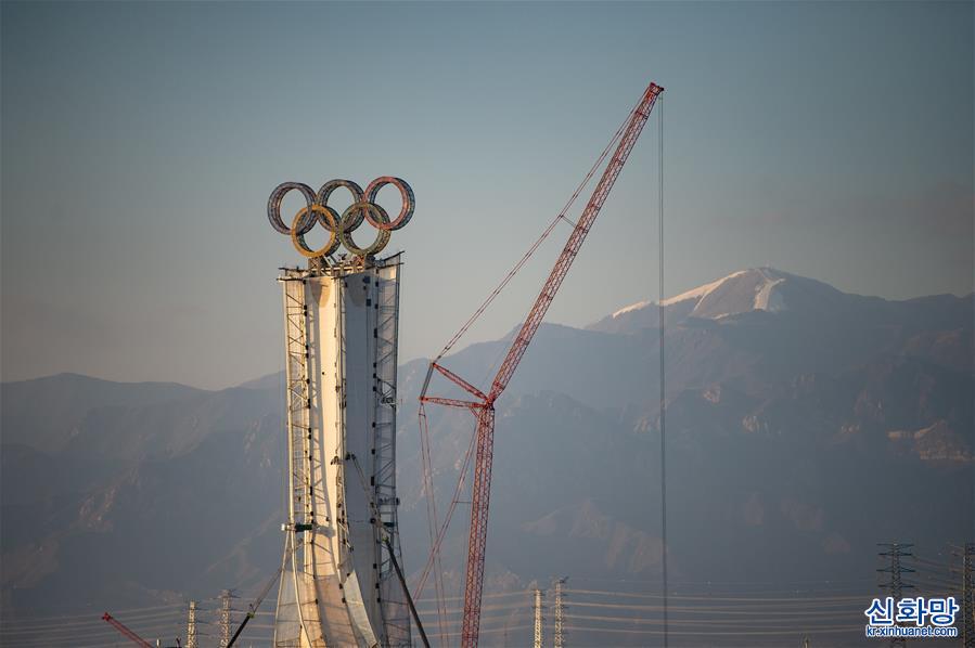 （走近冬奥）（7）北京：奥运五环景观塔献礼冬奥
