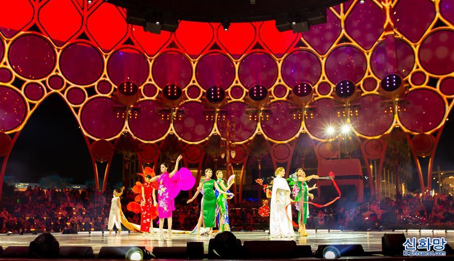 （国际）（2）迪拜世博会上演东方旗袍秀