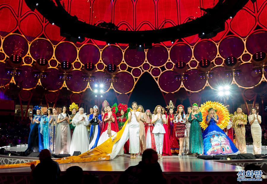 （国际）（3）迪拜世博会上演东方旗袍秀