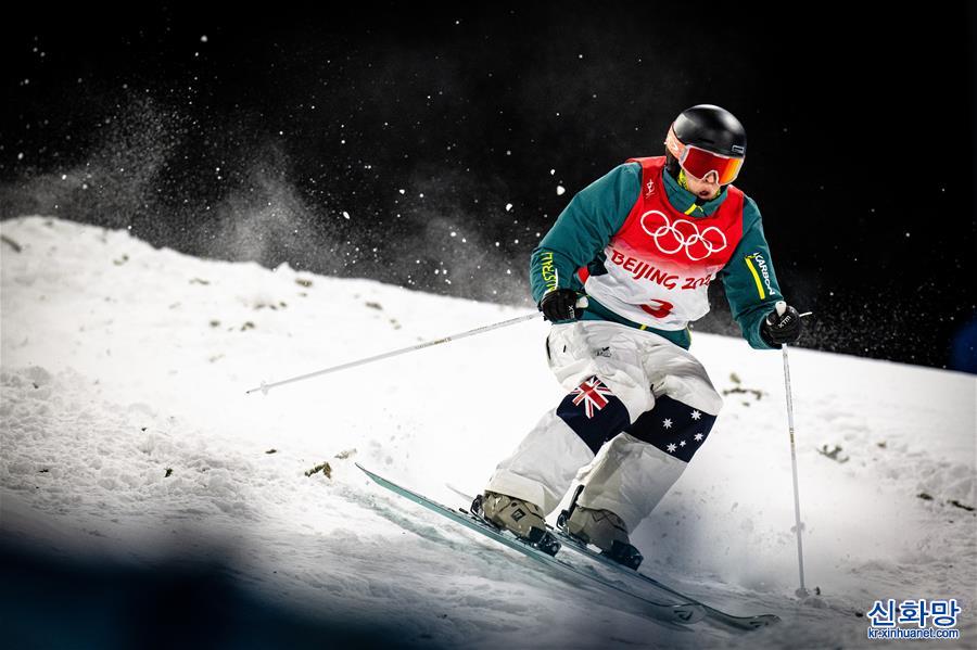 （北京冬奥会）（7）自由式滑雪——女子雪上技巧决赛：澳大利亚选手杰卡拉·安东尼夺冠