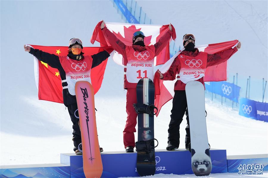 （北京冬奥会）（1）单板滑雪——加拿大选手马克斯·帕罗特获得男子坡面障碍技巧金牌