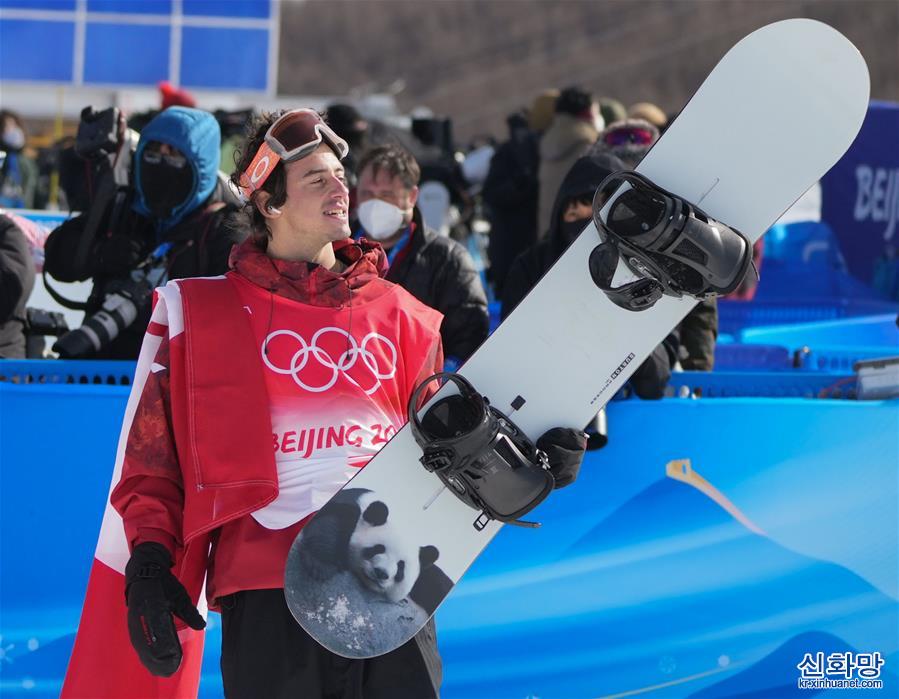 （北京冬奥会）（3）单板滑雪——加拿大选手马克斯·帕罗特获得男子坡面障碍技巧金牌
