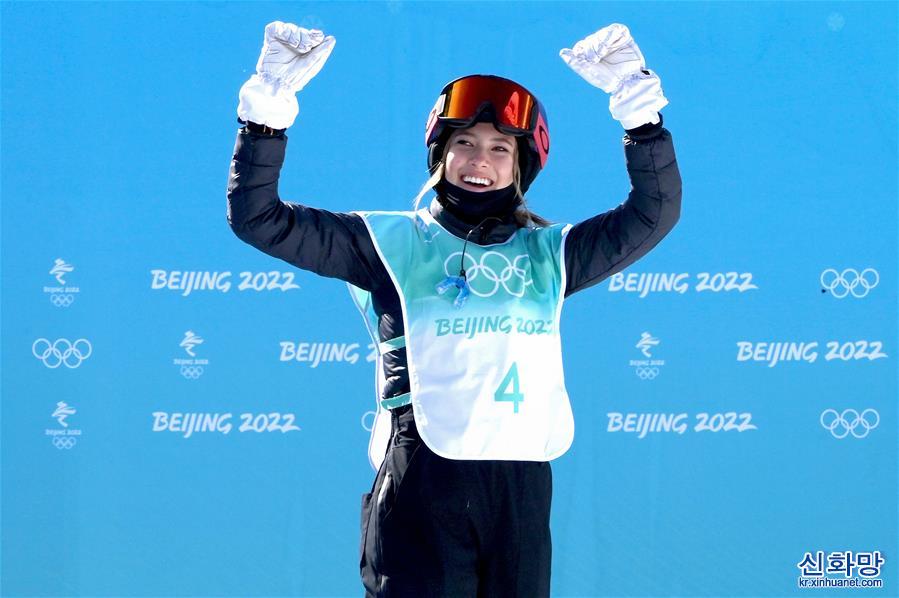 （新华全媒+·北京冬奥会）（32）自由式滑雪——谷爱凌晋级女子大跳台决赛