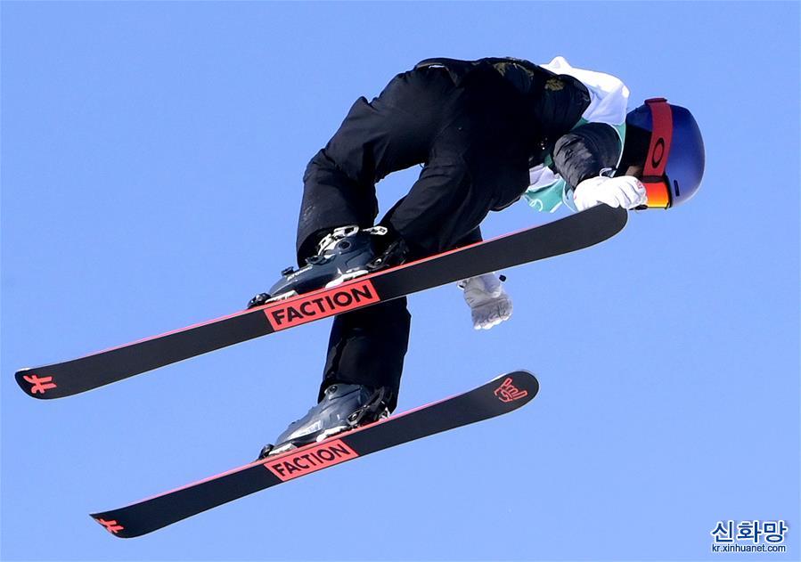 （新华全媒+·北京冬奥会）（34）自由式滑雪——谷爱凌晋级女子大跳台决赛