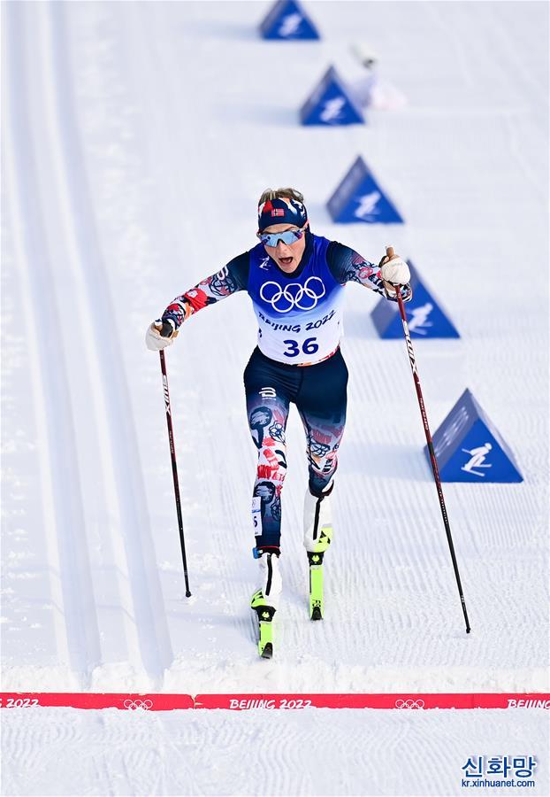 （北京冬奥会）越野滑雪——女子10公里（传统技术）比赛：挪威选手夺冠