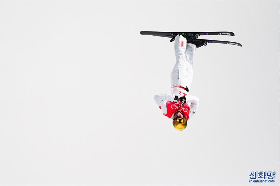 （北京冬奥会）自由式滑雪——空中技巧混合团体决赛：中国队获得亚军