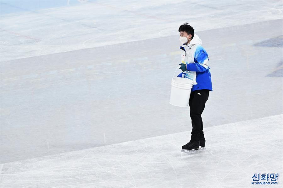 （北京冬奥会）（9）补冰员：守护最“美”冰场