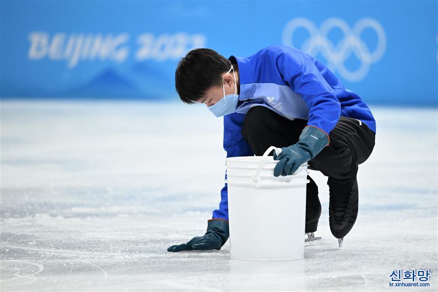 （北京冬奥会）（6）补冰员：守护最“美”冰场