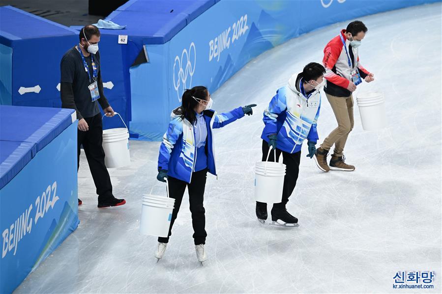 （北京冬奥会）（11）补冰员：守护最“美”冰场