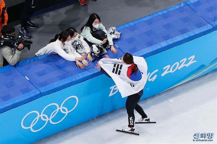 （北京冬奥会）短道速滑——女子1500米决赛：韩国选手崔敏静夺冠