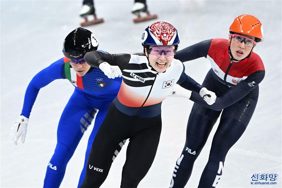 （北京冬奥会）短道速滑——女子1500米决赛：韩国选手崔敏静夺冠