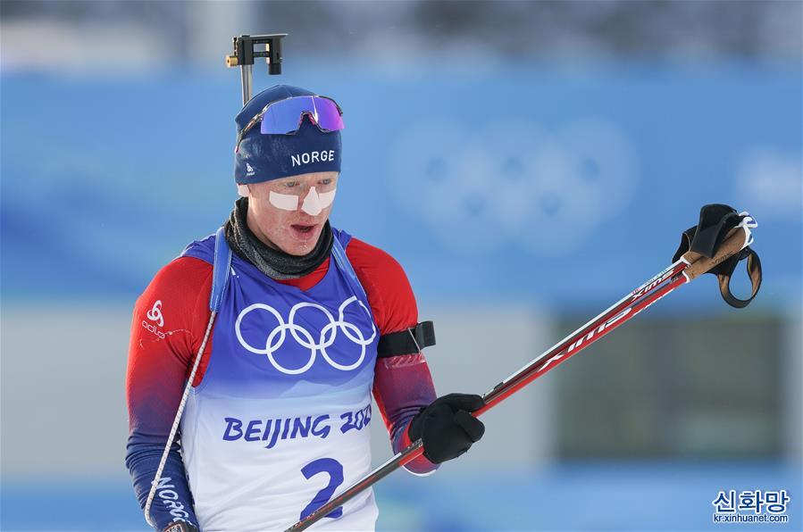 （北京冬奥会）冬季两项——男子15公里集体出发：挪威选手夺冠