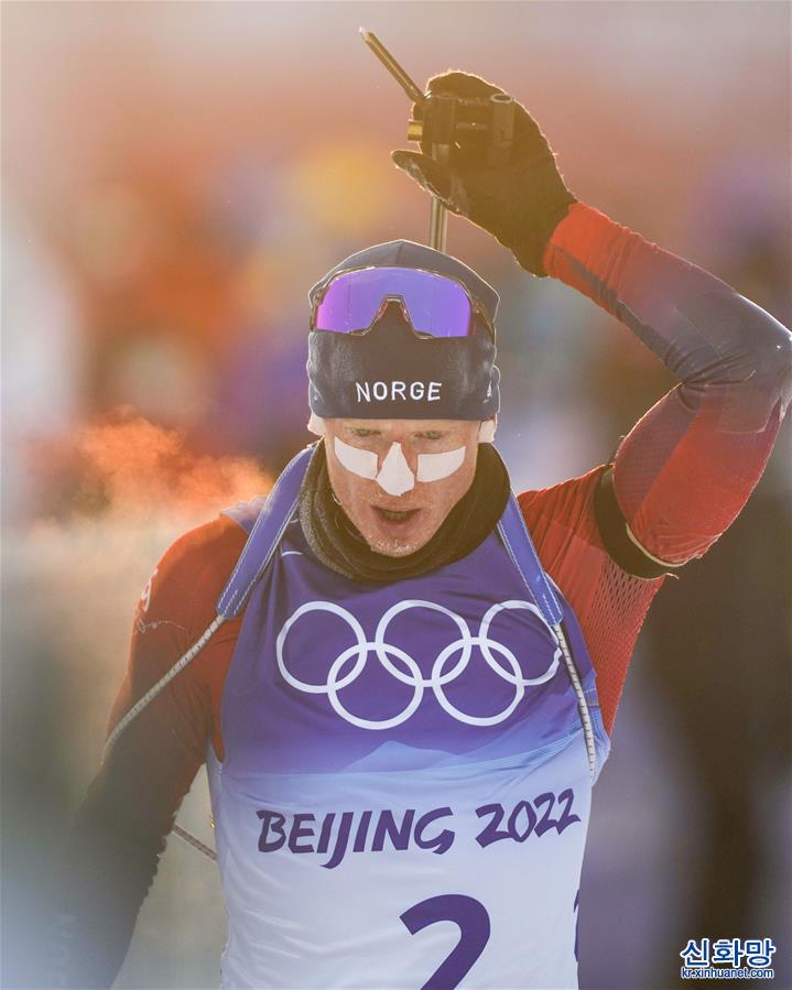 （北京冬奥会）冬季两项——男子15公里集体出发：挪威选手夺冠