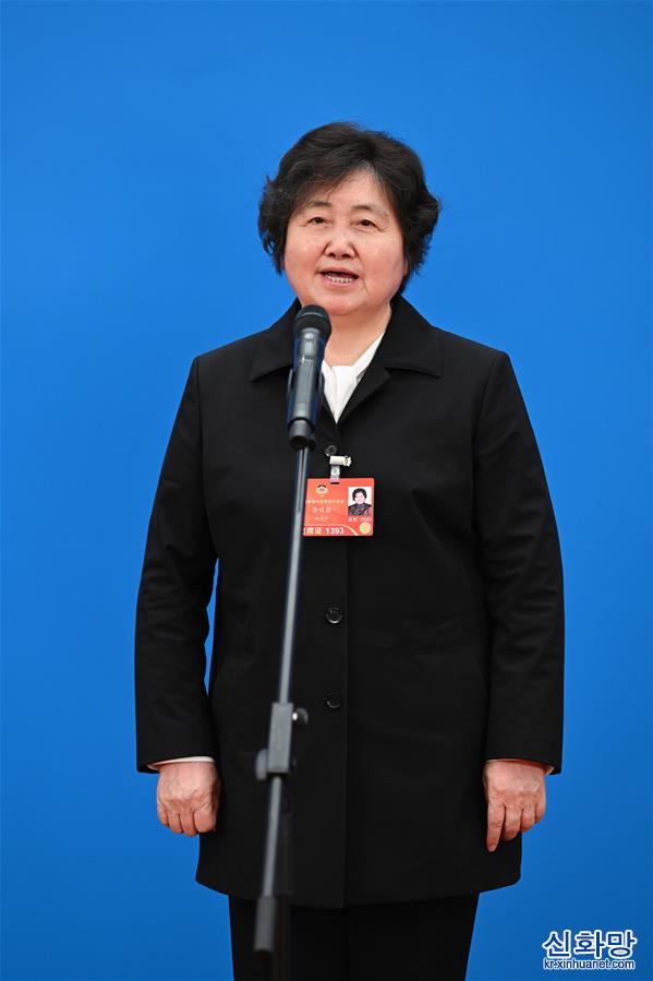 （两会·政协开幕）（5）接受采访