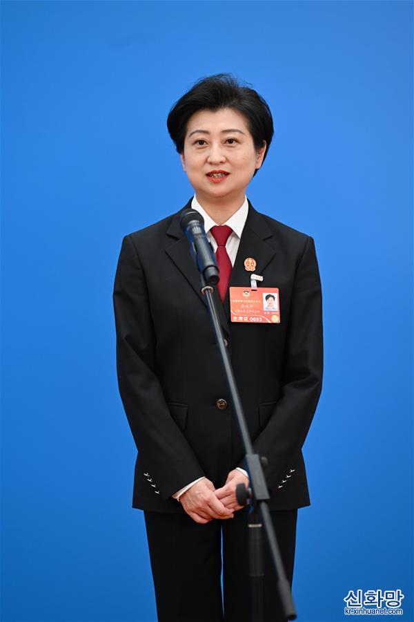 （两会·政协开幕）（7）接受采访