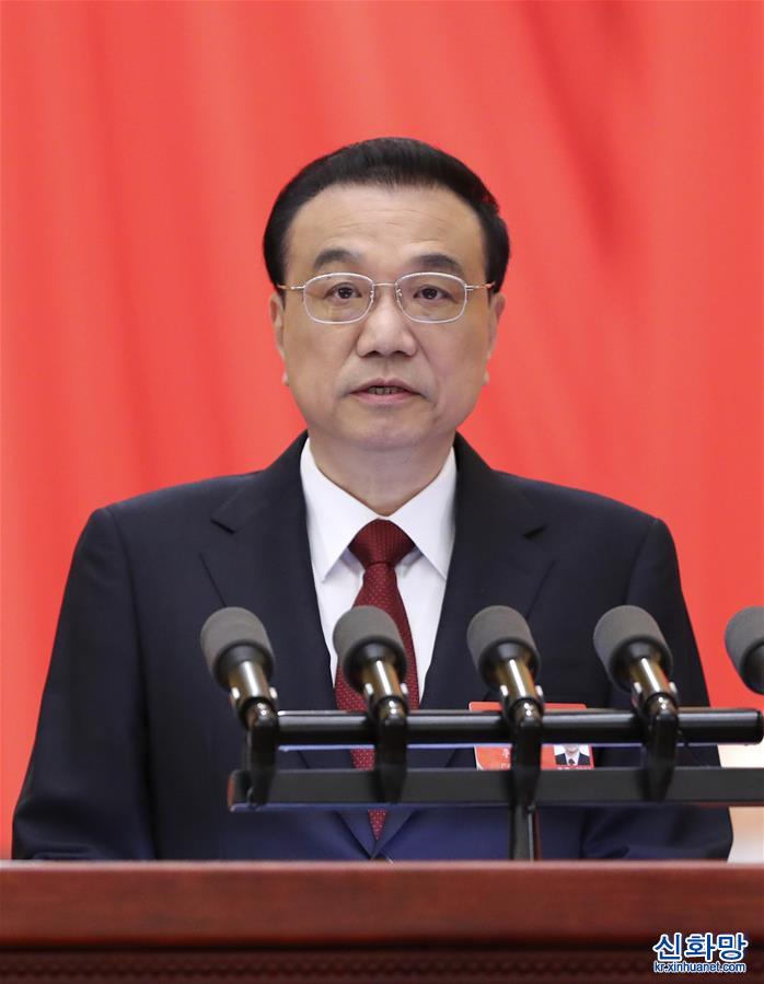 （两会·人大开幕·XHDW）李克强作政府工作报告