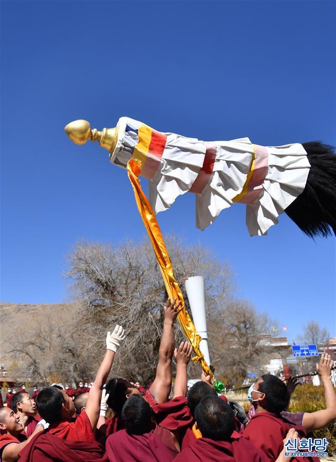（XHDW）（1）西藏扎什伦布寺举行立经杆仪式