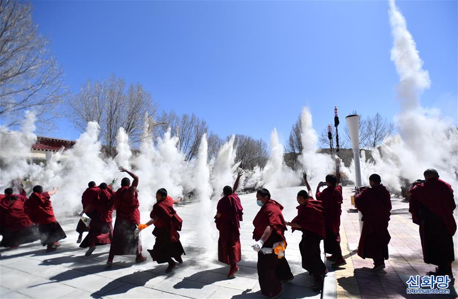 （XHDW）（3）西藏扎什伦布寺举行立经杆仪式